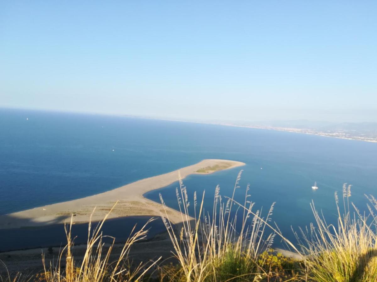 Giardino sul Mare Bed & Breakfast Patti Exterior foto